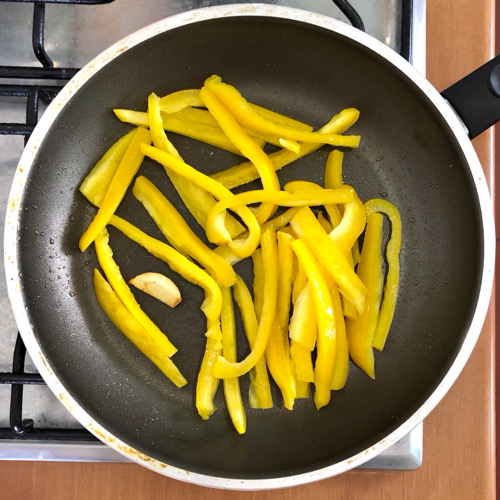 Spaghetti integrali<br/>con feta e verdure