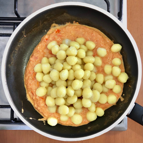 Gnocchi con salsa di gamberetti