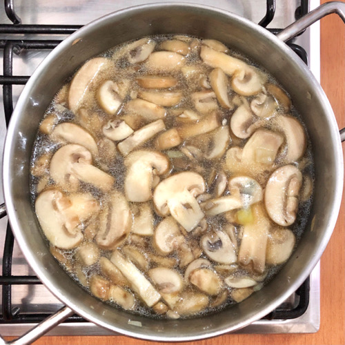 Vellutata di funghi champignon