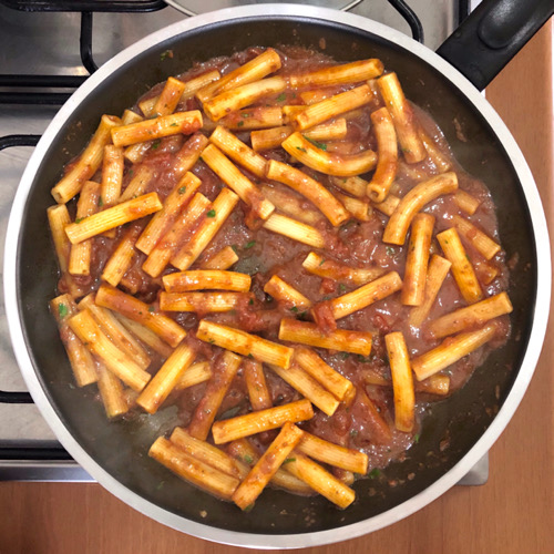 Pasta con patè di olive