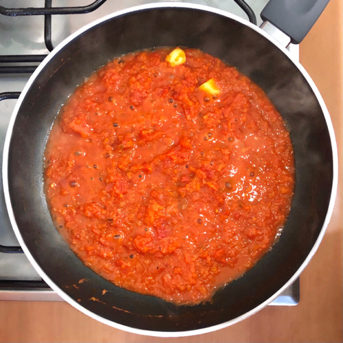 Pasta con salsa ai peperoni