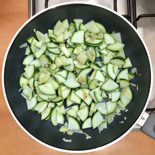 Fregola con gamberetti e zucchine