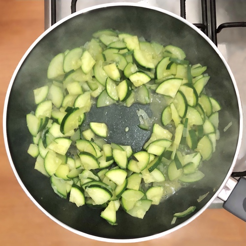 Fregola con gamberetti e zucchine