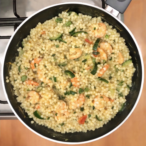 Fregola con gamberetti e zucchine